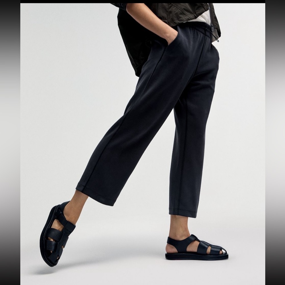 Lululemon softstreme high-rise straight leg cropped pants size 14